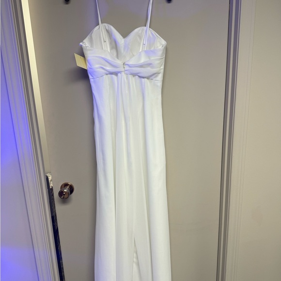 New never worn wedding dress - Picture 2 of 6